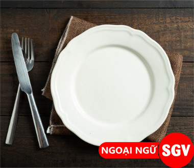 Hình ảnh một chiếc dĩa trắng sứ đơn giản