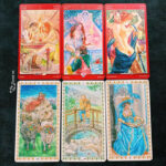 Bộ bài Tarot với lá 2 Xu nổi bật, tượng trưng cho thông điệp tình yêu và sự kết nối
