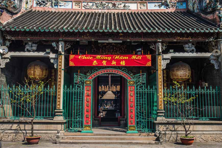 Gia đình Việt Nam chuẩn bị đón Tết Nguyên Đán, thể hiện sự sum vầy và truyền thống văn hóa