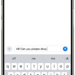 Gợi ý đoán chữ xuất hiện phía trên bàn phím iPhone khi soạn tin nhắn, giúp chọn từ hoặc cụm từ cần thiết.