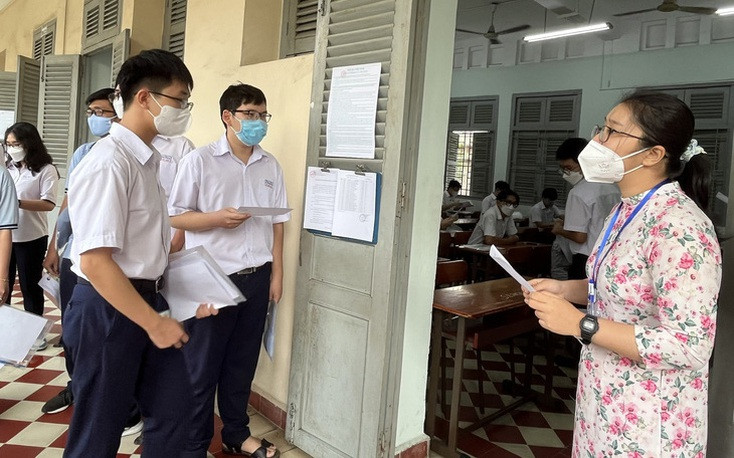 Hình ảnh minh họa kỳ thi tốt nghiệp THPT. Thí sinh tập trung làm bài thi môn Ngữ văn.