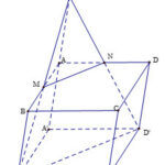 Hình minh họa khối hộp ABCD.A'B'C'D' với mặt phẳng (MB'D') cắt và M là trung điểm AB