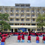 Học sinh trường Nguyễn Tất Thành tham gia buổi sinh hoạt chủ đề "Gia đình yêu thương", thể hiện sự gắn kết và tình cảm gia đình.