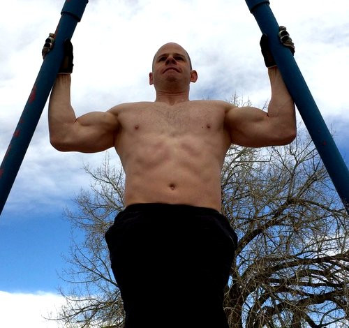 Matt Schifferle cơ bắp cuồn cuộn với calisthenics
