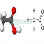 Mô hình 3D biểu diễn cấu trúc phân tử acetic acid với các nguyên tử carbon, hydro và oxy, thể hiện rõ liên kết giữa nhóm methyl và carboxyl.