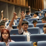 Môi trường học tập là tổng hòa các yếu tố ảnh hưởng đến việc học tập, cả về vật chất và tinh thần.
