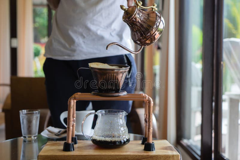 Người thông minh liên tục thay đổi vị trí đào, thể hiện sự thiếu kiên nhẫn và không tin tưởng vào lựa chọn ban đầu.