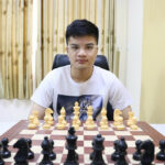 Nguyễn Anh Khôi luyện tập cờ vua tại nhà, thể hiện sự đam mê và tập trung cao độ từ nhỏ.