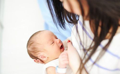 Phụ nữ sau sinh có nguy cơ cao bị sa tử cung do áp lực và tổn thương trong quá trình sinh nở