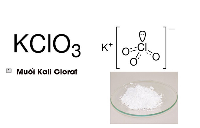 Tinh thể Kali Clorat (KClO3) dạng bột màu trắng, sử dụng trong thí nghiệm nhiệt phân.