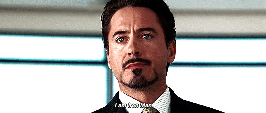 Tony Stark tự tin thể hiện mình, nhưng đôi khi sự tự tin thái quá lại gây phản tác dụng trong việc xây dựng đội nhóm.