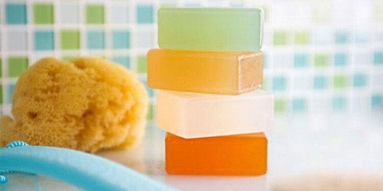 Xà phòng bánh với nhiều màu sắc khác nhau, được tạo hình đẹp mắt